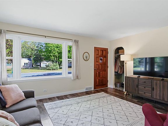 4th image of 3133 Locust Lane