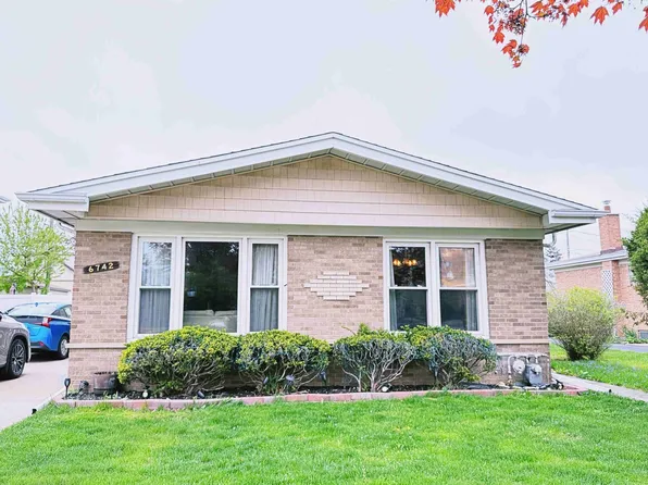 6742 W Forest View Ln, Niles, IL 60714