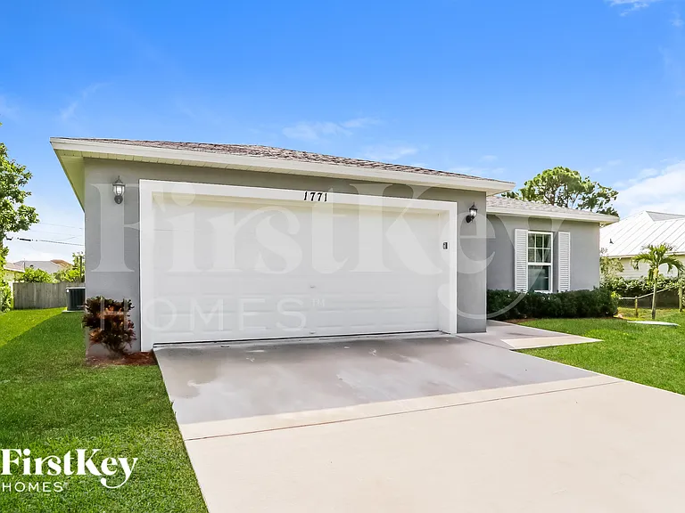 1771 SW Bismarck St — Photo 1
