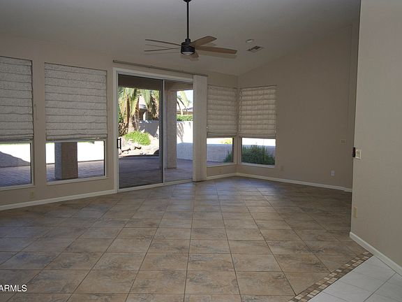 3rd image of 450 W ELMWOOD Place