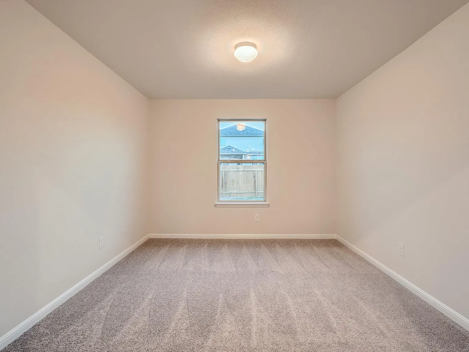 3 bed, 2.0 bath, 1846 sqft, $2,200 — Photo 4