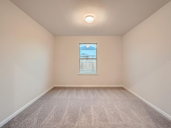 4th image of 204 Comet Pointe Dr