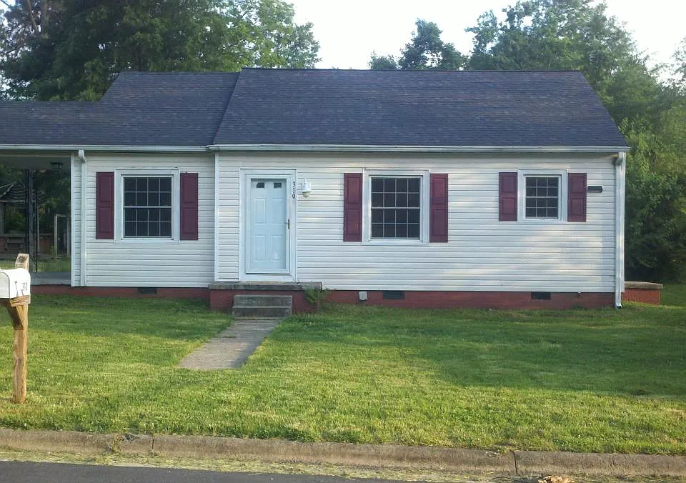 310 W Gilbreath St