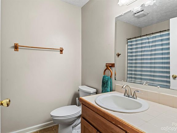 5th image of 143 Candlestick Dr