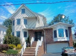635 2nd Ave, Lyndhurst, NJ 07071