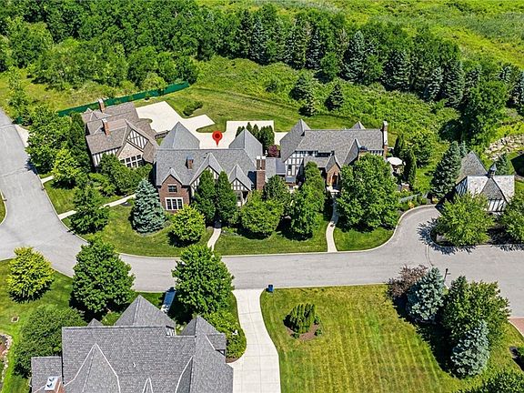 3rd image of 39487 Tudor Dr