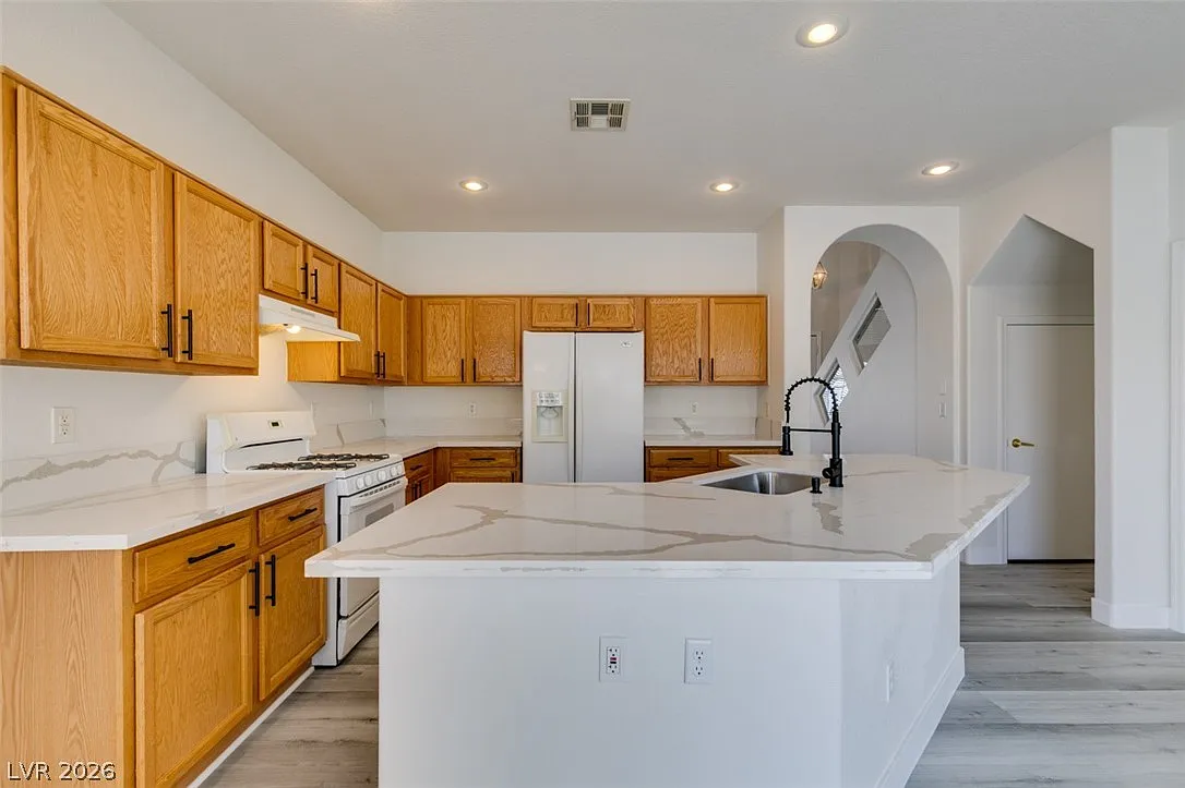 4 bed, 3.0 bath, 2225 sqft, $2,350 — Photo 2