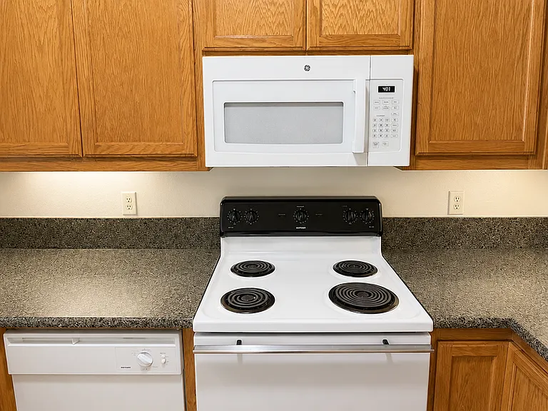Hartford Square Apartments — Photo 14