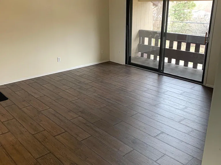 1115 W Lincoln Hwy — Photo 4