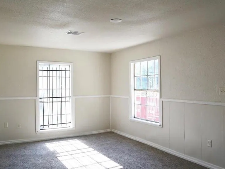 2514 Lynnfield St — Photo 10