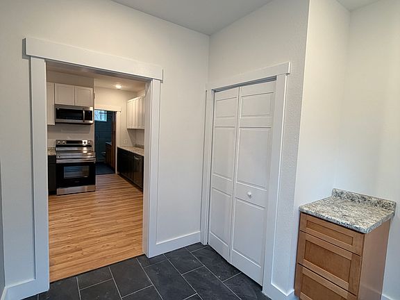 2nd image of 516 Marsh Rd #2