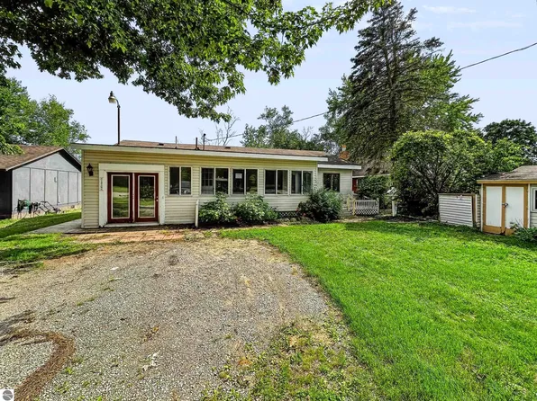 1215 McKimmy Dr, Beaverton, MI 48612