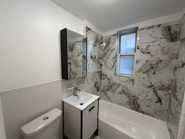 17 Gifford Ave #13E — Photo 9