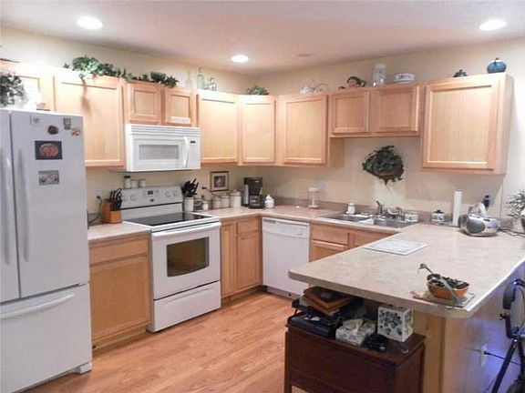 2nd image of 412 Glenn Knecht Dr