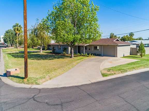 3rd image of 3101 E Glenrosa Ave