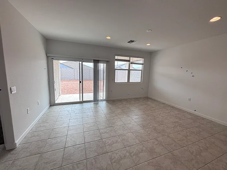 2055 W Sheridan Ave — Photo 6
