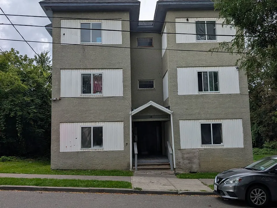 24 Tremont Ave