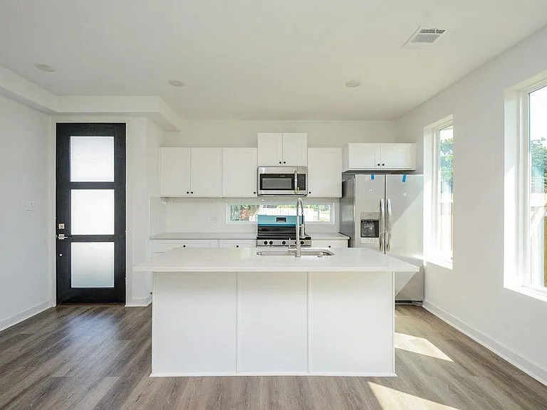 4358 Clover St #A — Photo 3