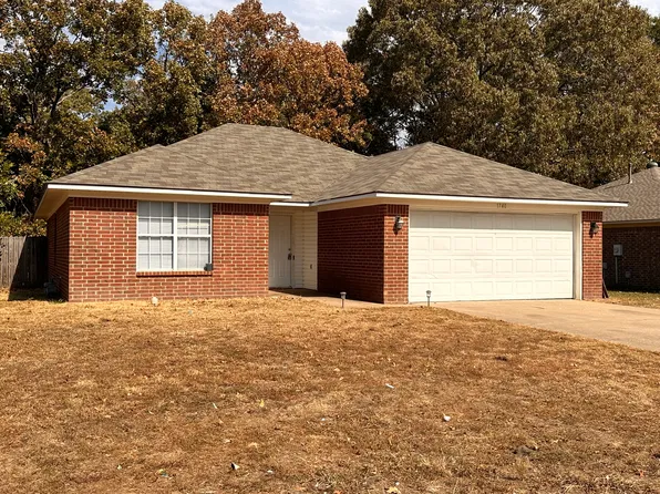 1740 Southern Hills Dr, Conway, AR 72034