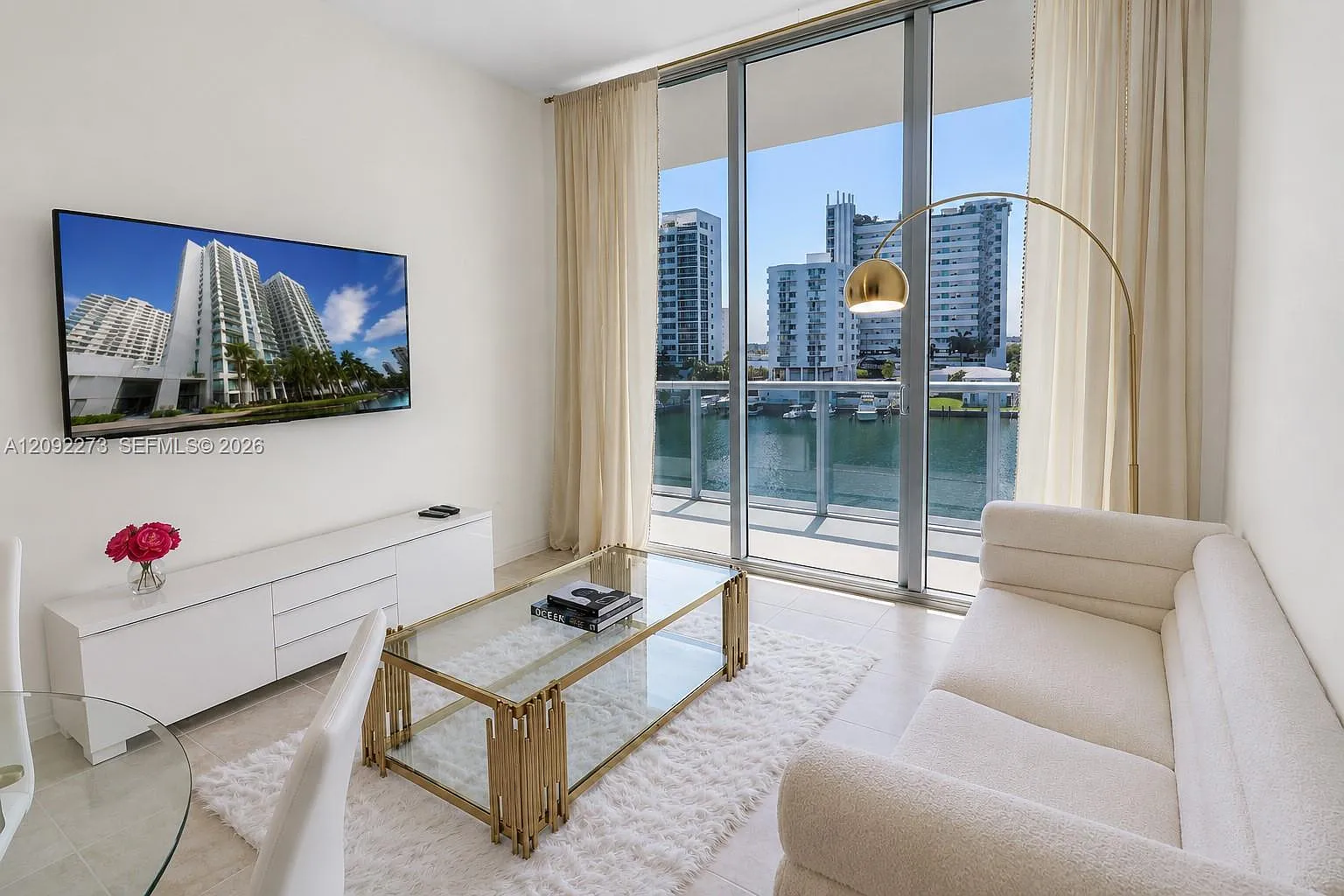Eloquence On The Bay Condo — Photo 4