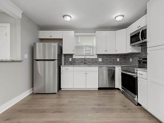 3rd image of 2115 College St