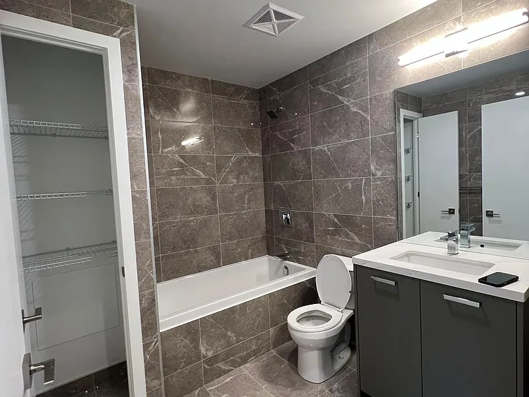 284 King St E #2508 — Photo 11