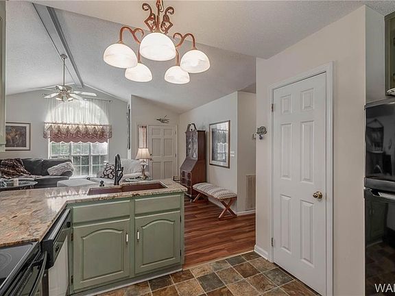 2nd image of 13740 Apple Ln