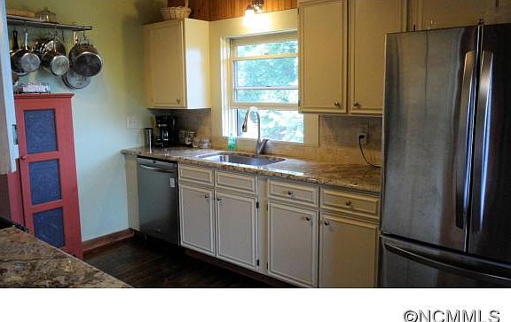 4th image of 767 Acres View Dr