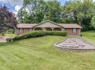 8 Prince Dr, Florissant, MO