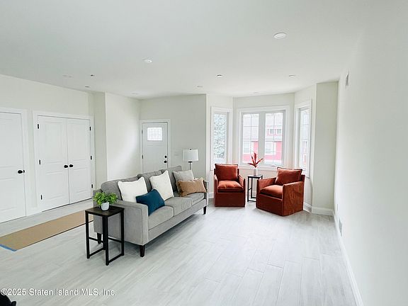 4th image of 141 Butler Ave