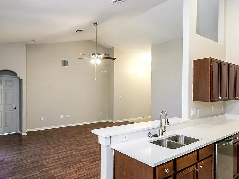 426 Disston Ave — Photo 6