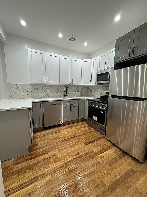 908 Hart Street — Photo 3