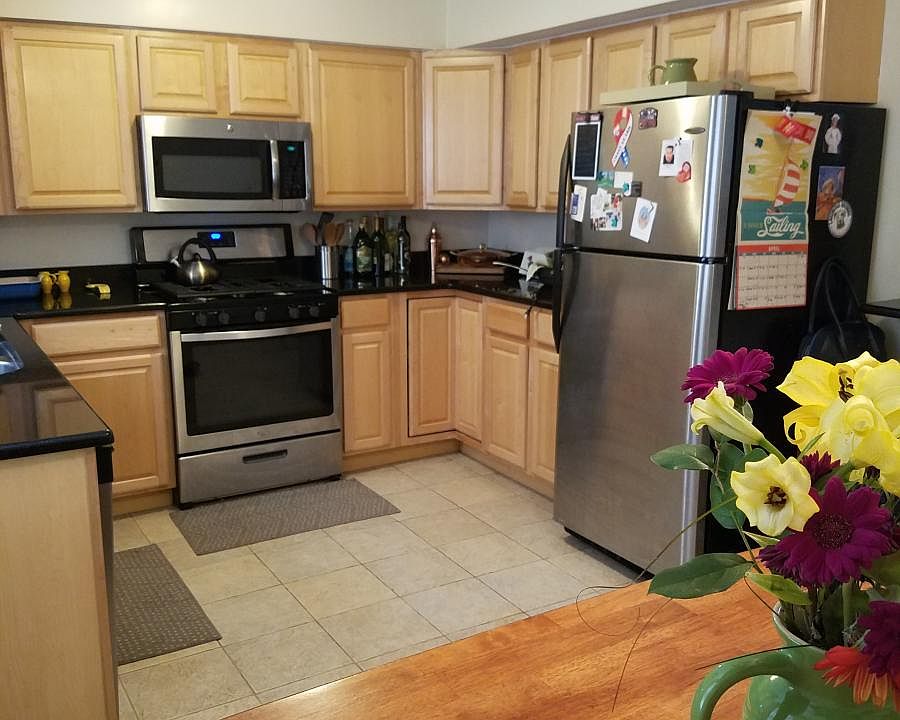 1st image of 6822 N Northwest Highway Gdn
