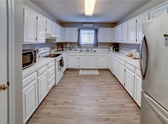 4th image of 1922 S Yuma Ct