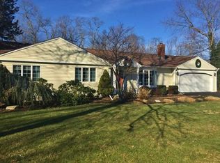 10 Plymouth Dr, Barrington, RI 02806