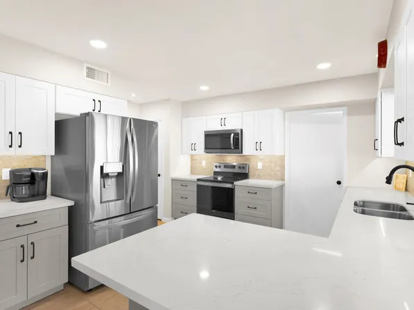 9822 W LONG HILLS Drive, Sun City, AZ 85351