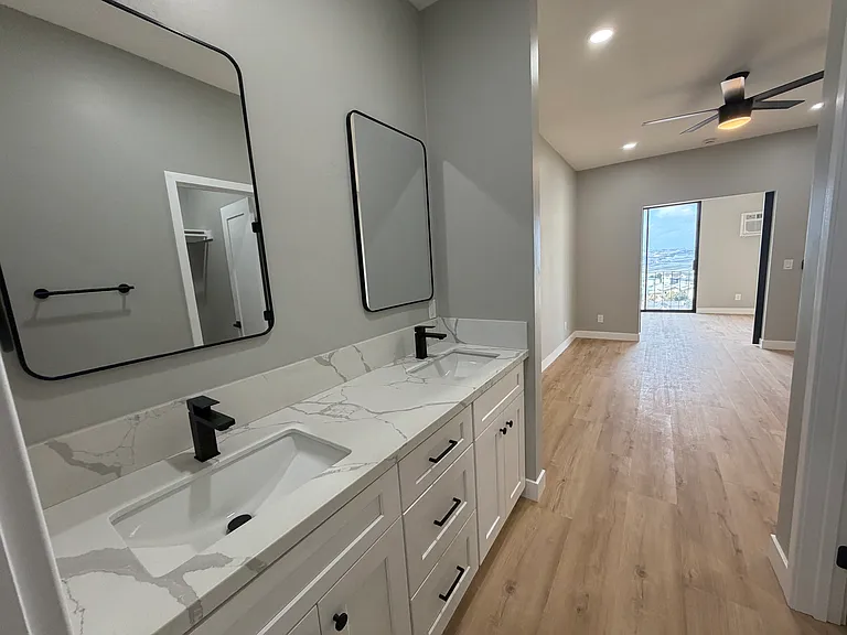 2410 Albatross St #12 — Photo 17