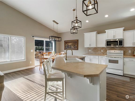 5th image of 18312 111th Avenue Ct E