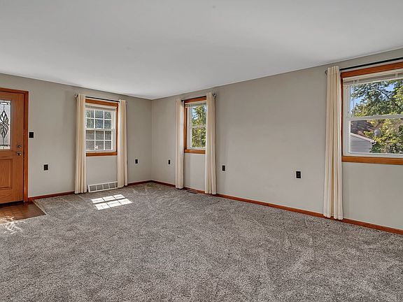 5th image of 631 Hays St