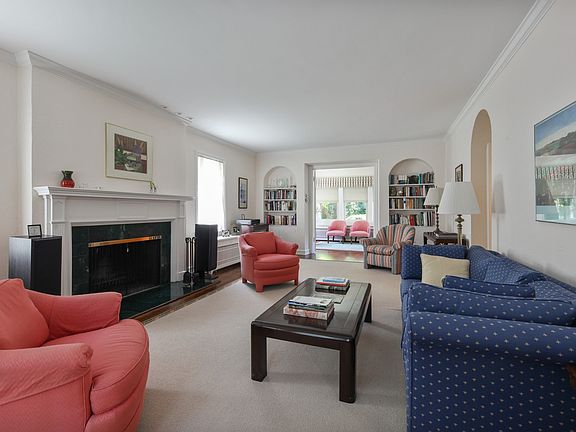 3rd image of 2306 Lincolnwood Dr