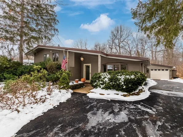 5084 Dana Dr, Lewiston, NY 14092
