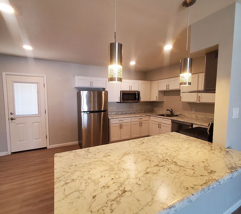 1st image of 315 W 10th Pl APT 4