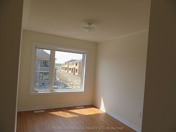 3rd image of 36 Valleybrook Rd