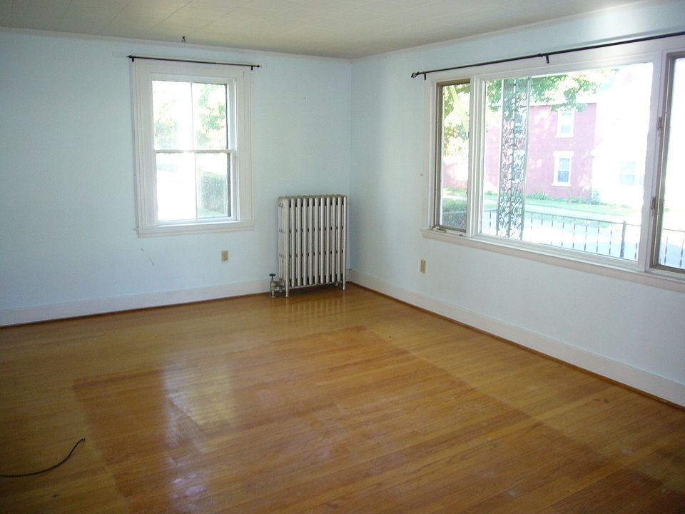 1st image of 35 Pearl St
