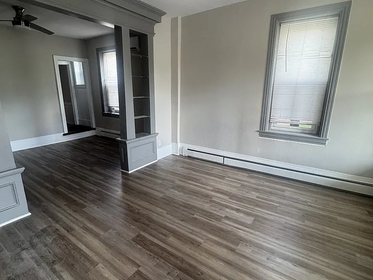251 E Maple St — Photo 3