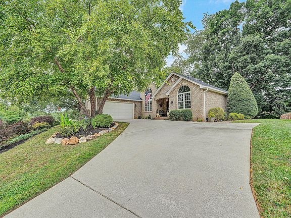 2nd image of 3816 Derby Dr