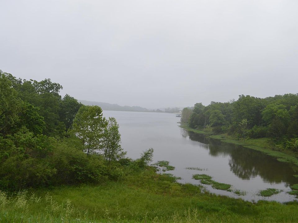 2nd image of 1052 Lakeshore Dr