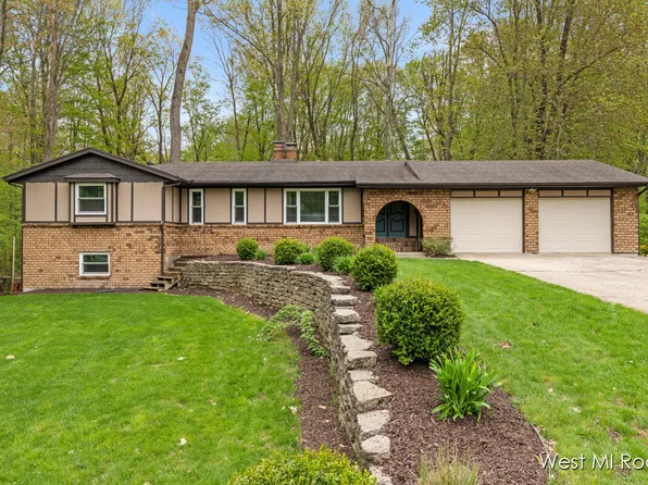 3242 Paris Park Dr SE, Kentwood, MI 49512