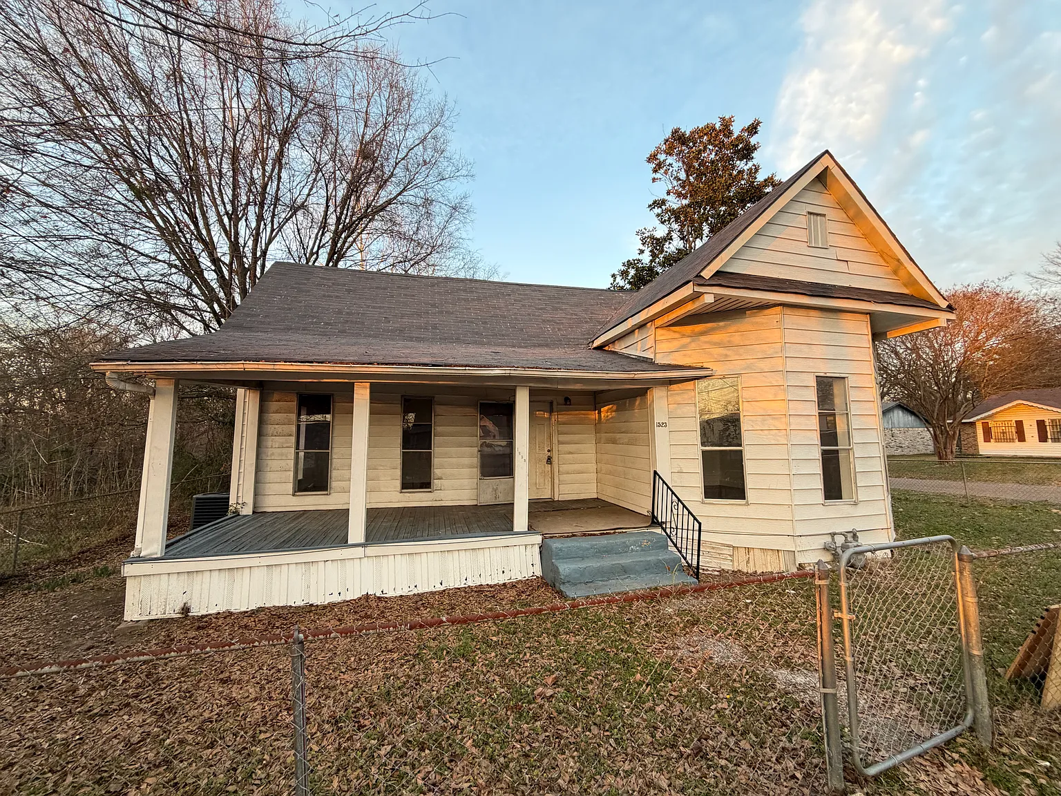 3 bed, 1100 sqft, $975 — Photo 1