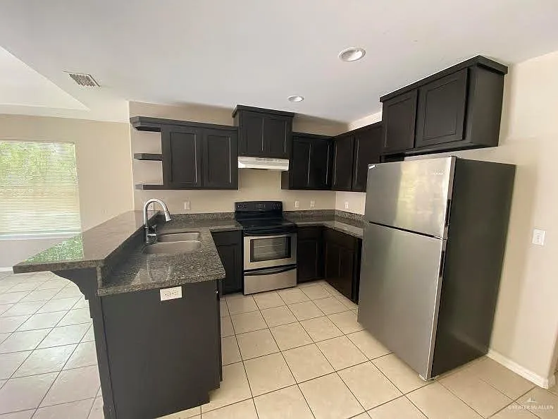 3 bed, 2.0 bath, 1050 sqft, $1,050 — Photo 3